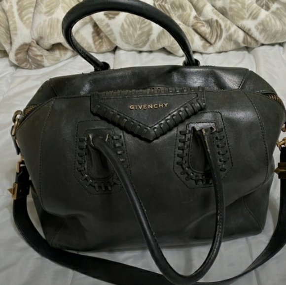 GIVENCHY bag Medium sized (authentic) - Picture 1 of 13